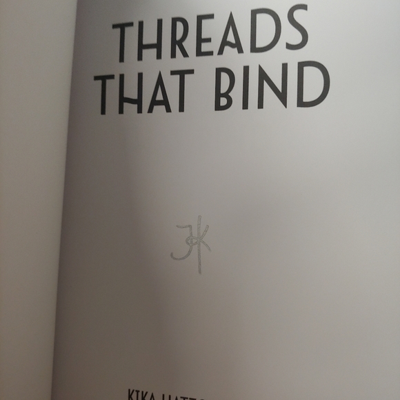 Threads That Bind Exclusive Fairyloot Edition - Picture 8 of 9